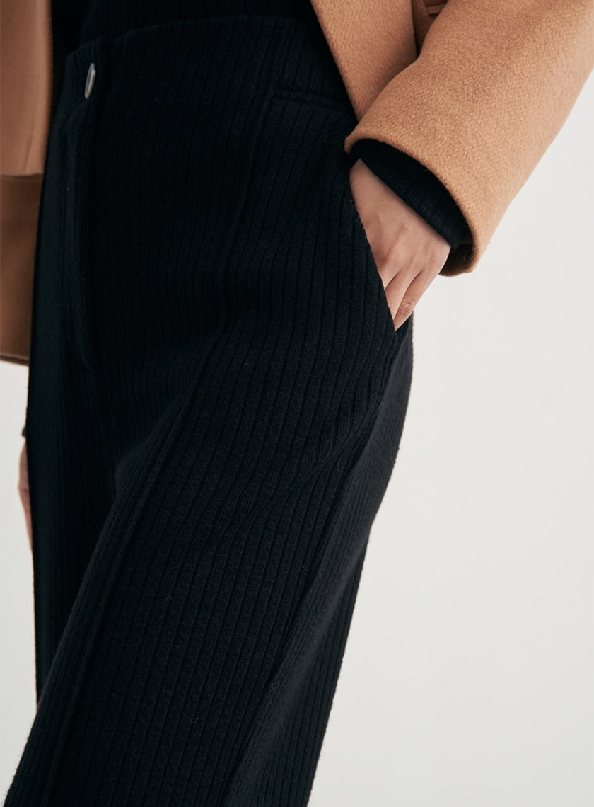 坑條親膚針織長褲